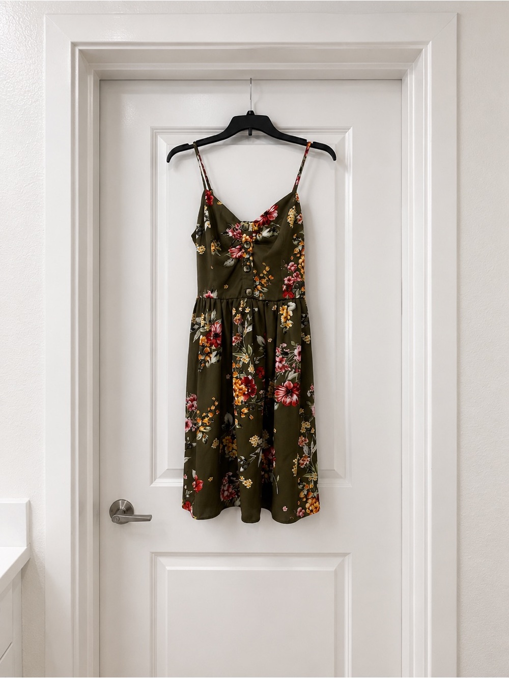Xhilaration Floral Knee Length Dress w/ Pockets Size Small - Picture 3 of 5
